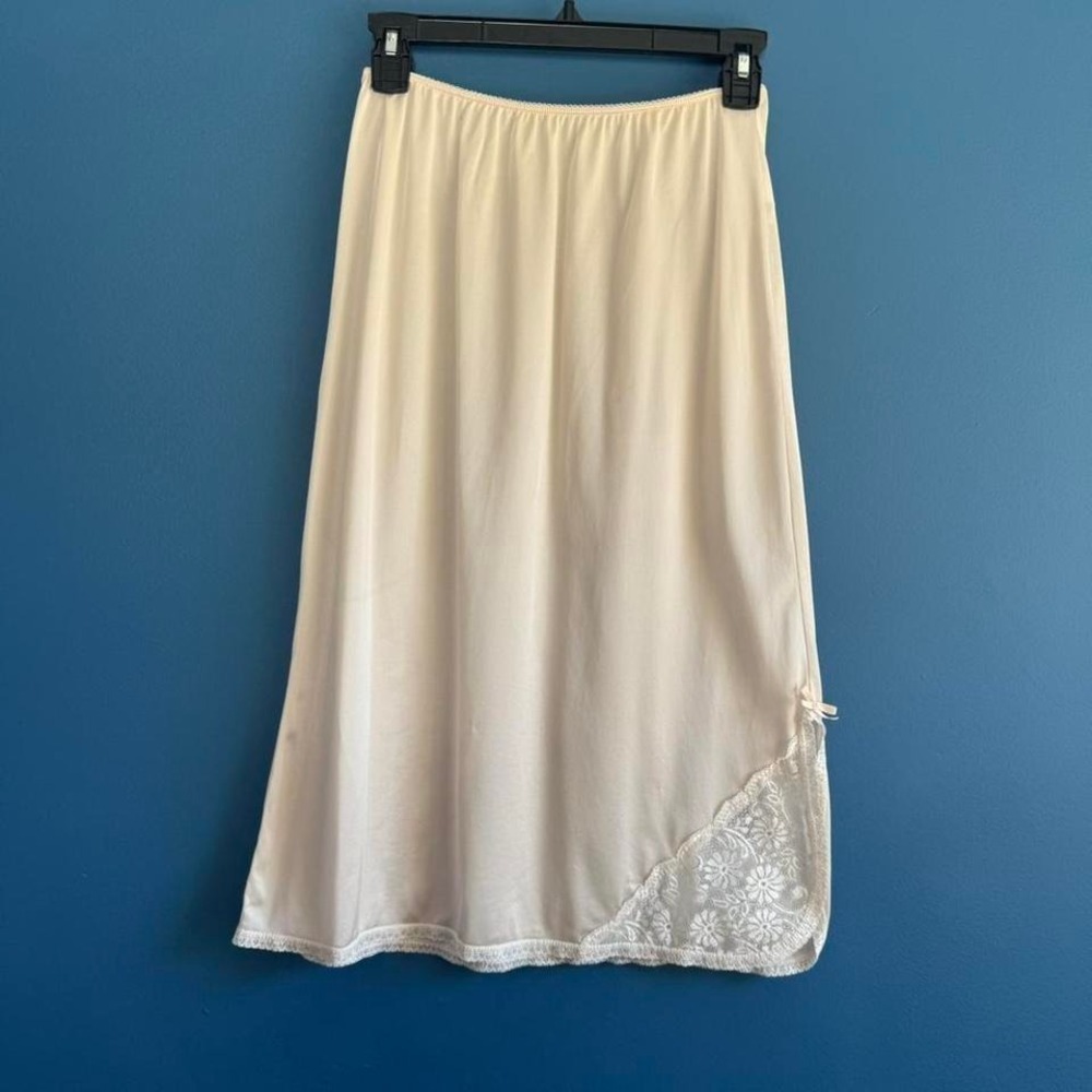Vintage Bali Slip Skirt Women's Size Small Cream Nylon Lace Ribbon Bow Retro